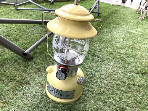 アウトドアのランタン