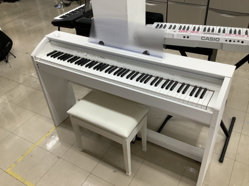 中古楽器店の電子ピアノ