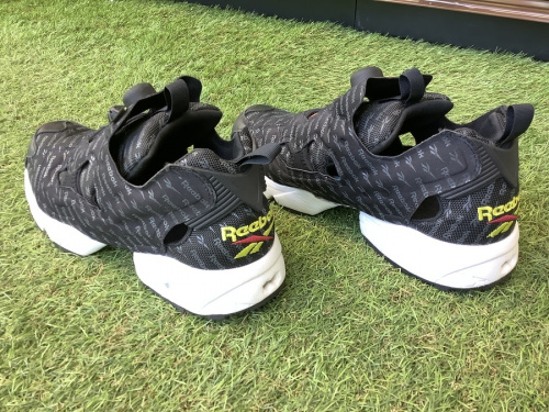 スニーカーのREEBOK