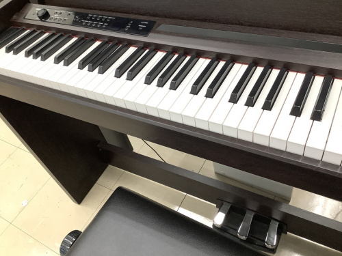 中古楽器店の電子ピアノ