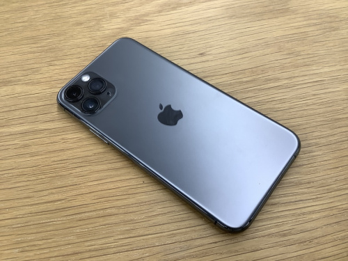スマートフォンのiPhone11 Pro