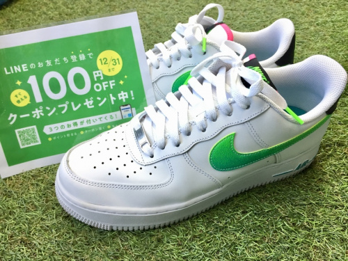 スニーカーのAIR FORCE
