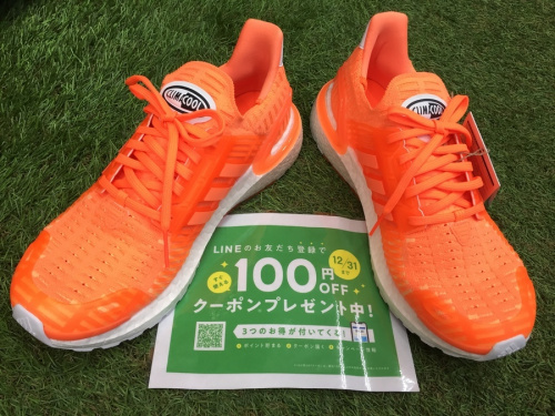 靴のスニーカー