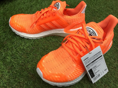 スニーカーのadidas