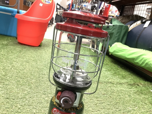 アウトドアのランタン