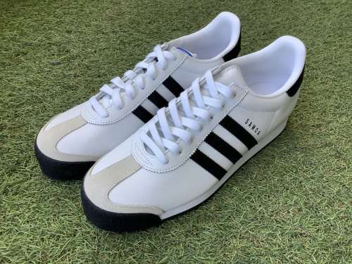 スニーカーのadidas