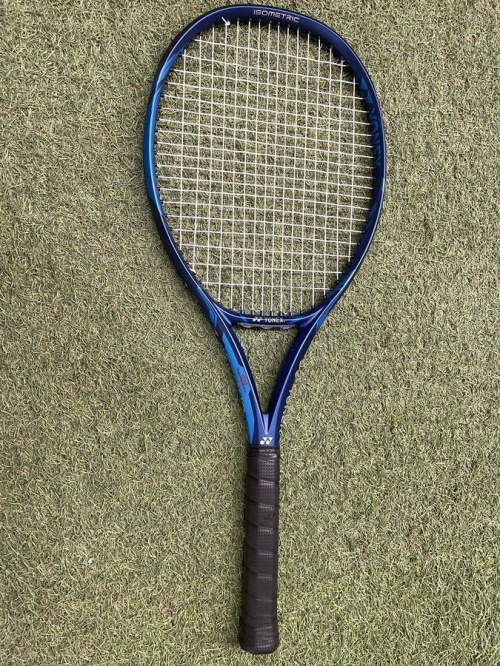 硬式ラケットのYONEX