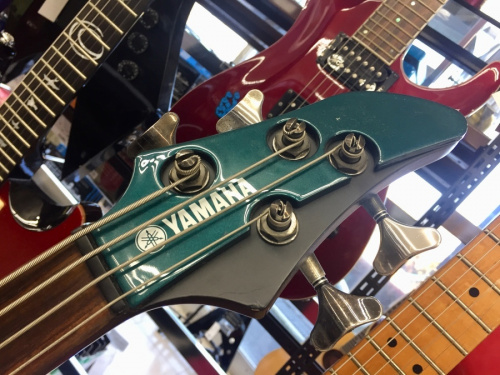エレキベースのYAMAHA