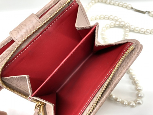 リボン付サフィアーノレザー財布のPRADA