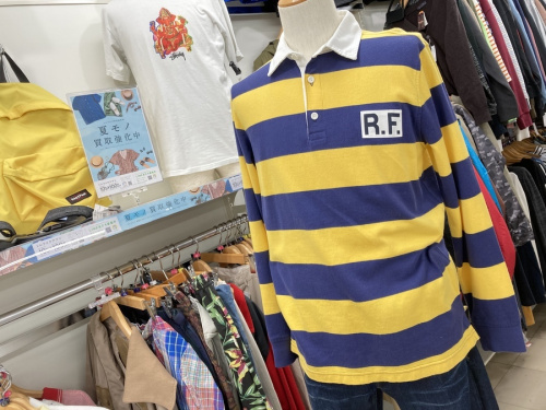トップスのシャツ