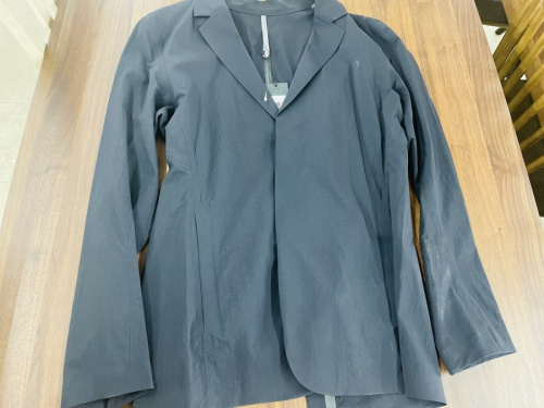 テーラードジャケットのARC'TERYX VEILANCE