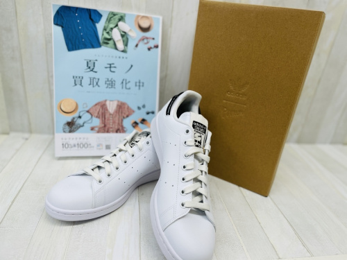 靴のスニーカー
