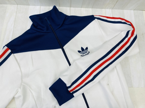 トップスのジャージ