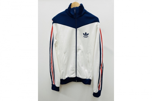 トラックジャケットのadidas