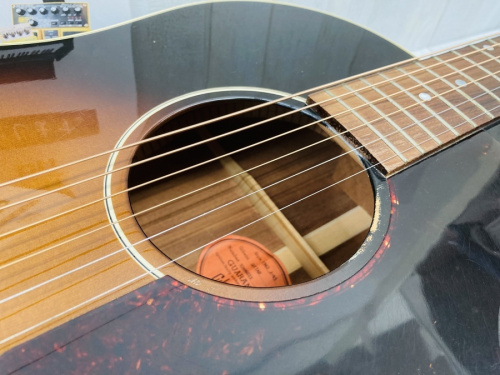 アコースティックギターのGibson