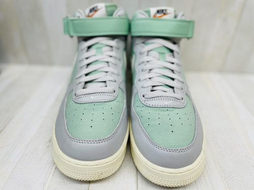 ハイカットスニーカーのNIKE