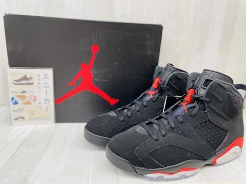 靴のスニーカー