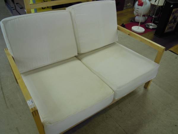 IKEAの木枠ソファーを中古買取入荷しました [2011.06.13発行]｜リサイクルショップ トレジャーファクトリー所沢店