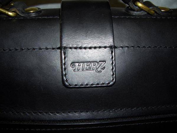 ヘルツ（HERZ）のダレスバッグが買取入荷しました。ビジネスシーンで使える丈夫なメンズバッグです。 [2011.07.23発行]｜リサイクル