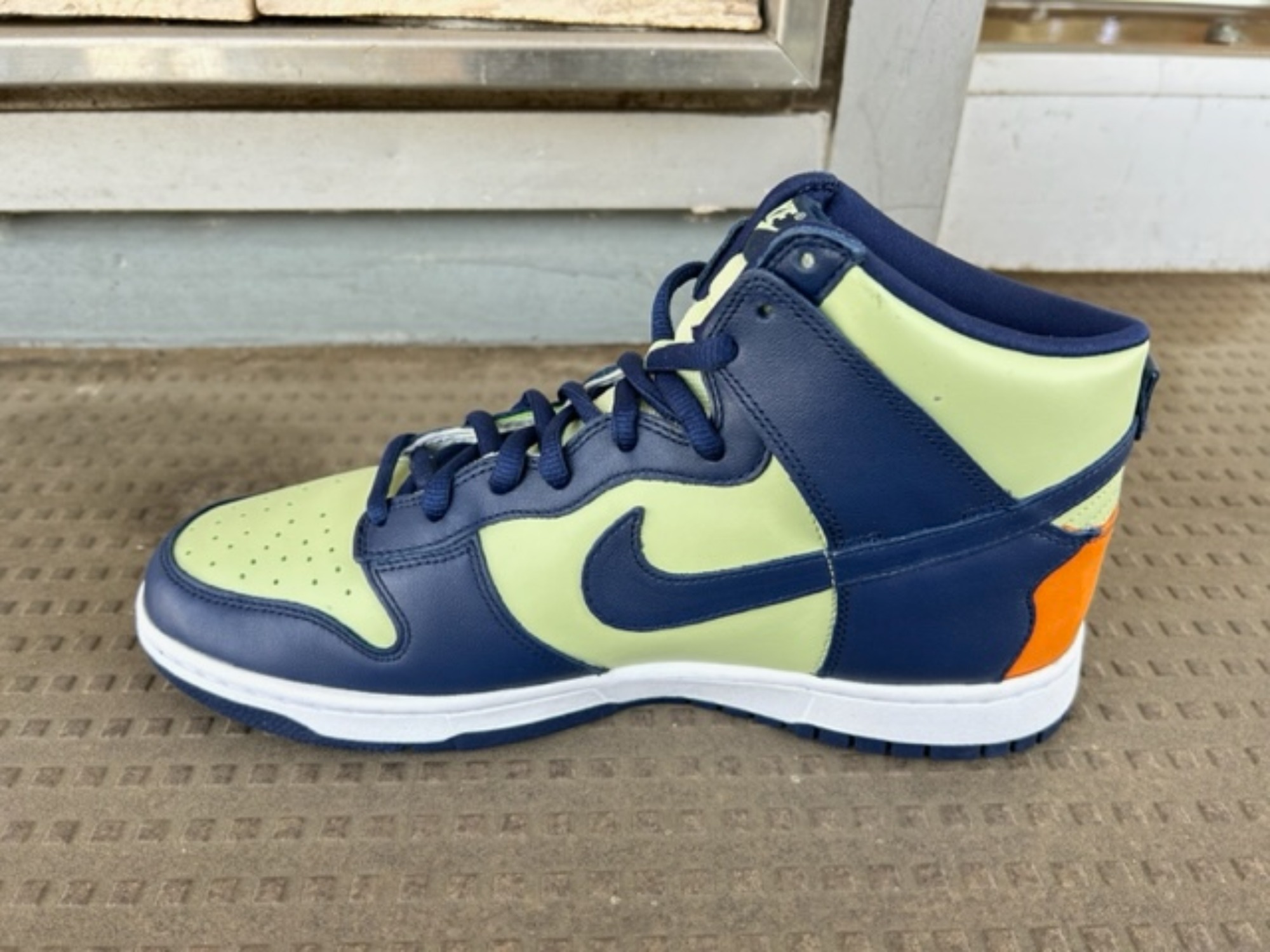 ファッション NIKE - tak Nike Toki Low TXT Print “Floral” Men's Size 9.5 Orange Whi