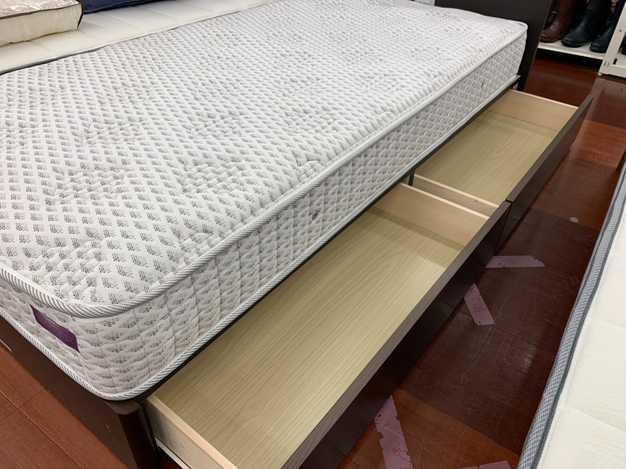 脚無しシングルベッド　ブラウン　【トレファク所沢店】 本日は【アイシン精機】シングルベッドのご紹介！！｜2023年06月24日