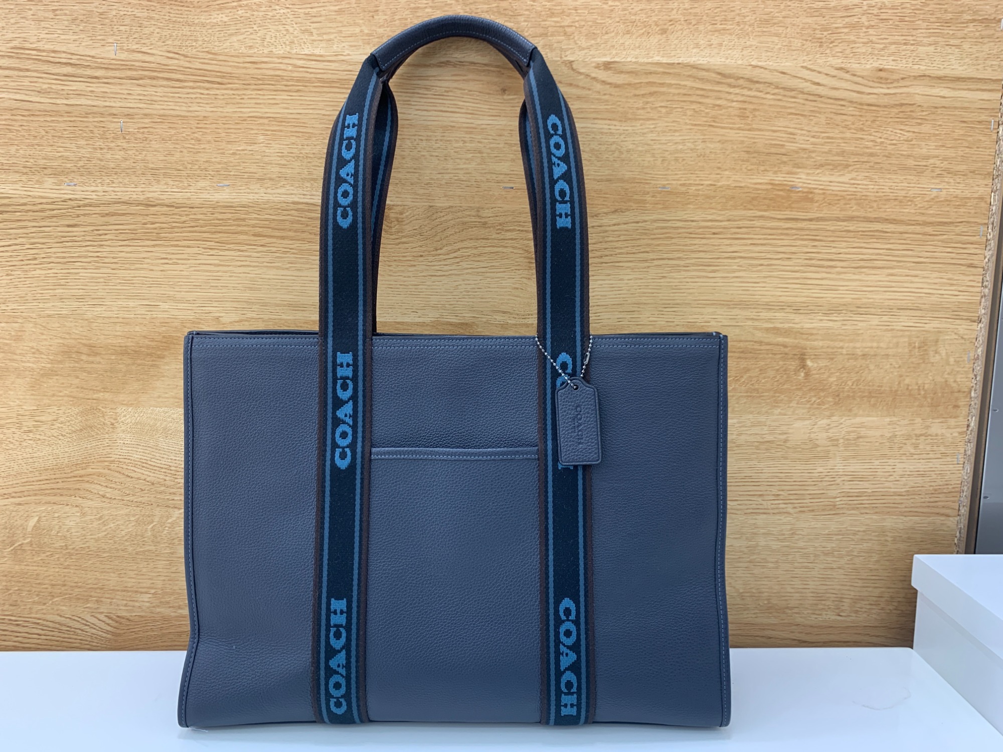 COACHのラージスミストートのご紹介です。｜2024年09月21日