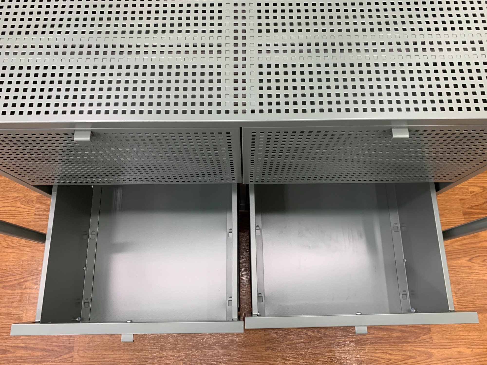 IKEA(イケア)NIKKEBY(ニッケビー)キャビネット グリーンのご紹介