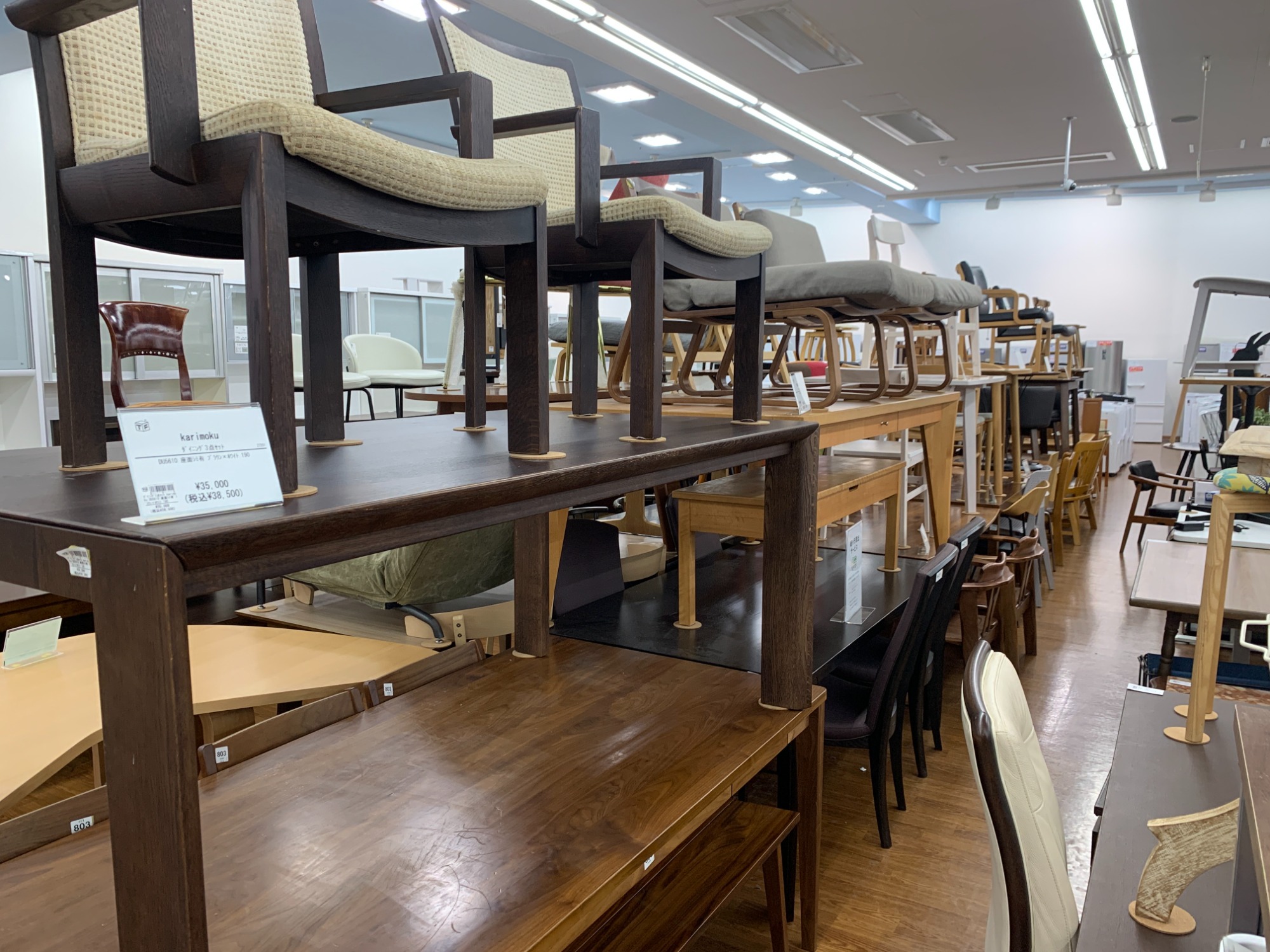 本日はIDEE(イデー)のCURVED PLYWOOD TABLE Natural(カーヴド 本日はIDEE(イデー)のCURVED PLYWOOD TABLE Natural(カーヴド