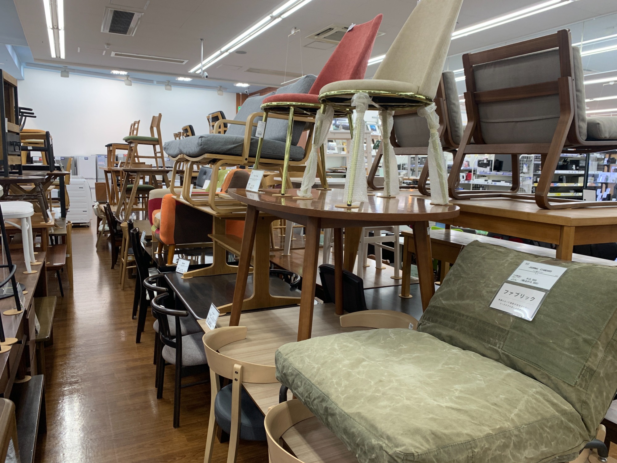 【価格見直し】大塚家具　3人掛けソファー　オリーブ【トレファク所沢店】 本日は大塚家具の3人掛電動リクライニングソファーのご紹介です