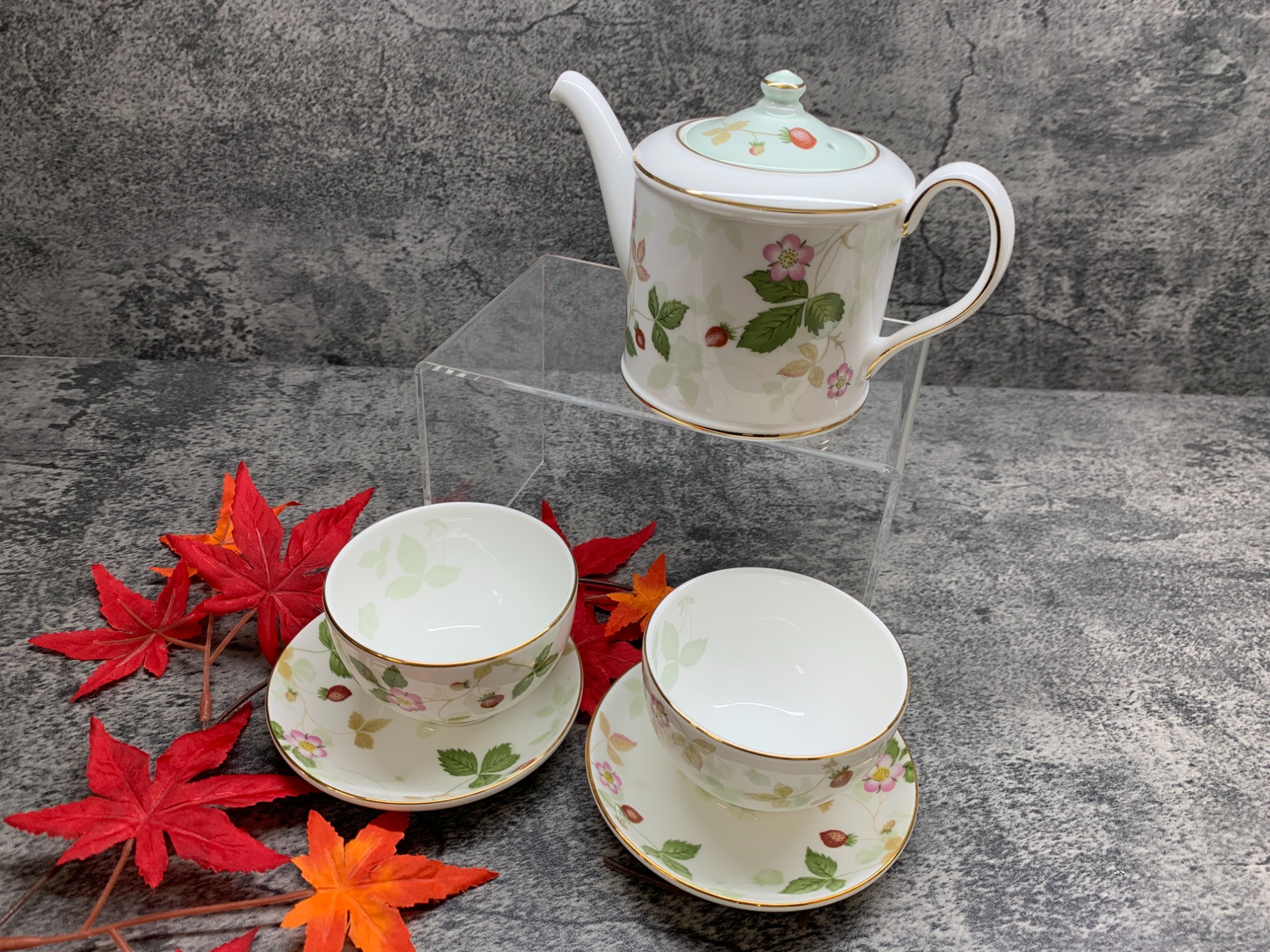 WEDGWOOD ワイルドストロベリー ティーセット カップ&ソーサー