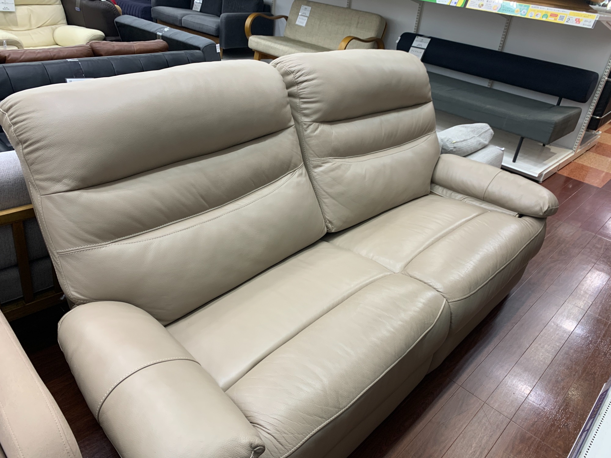 VIOLINOの2人掛けリクライニングソファをご紹介します｜2025年11月15日