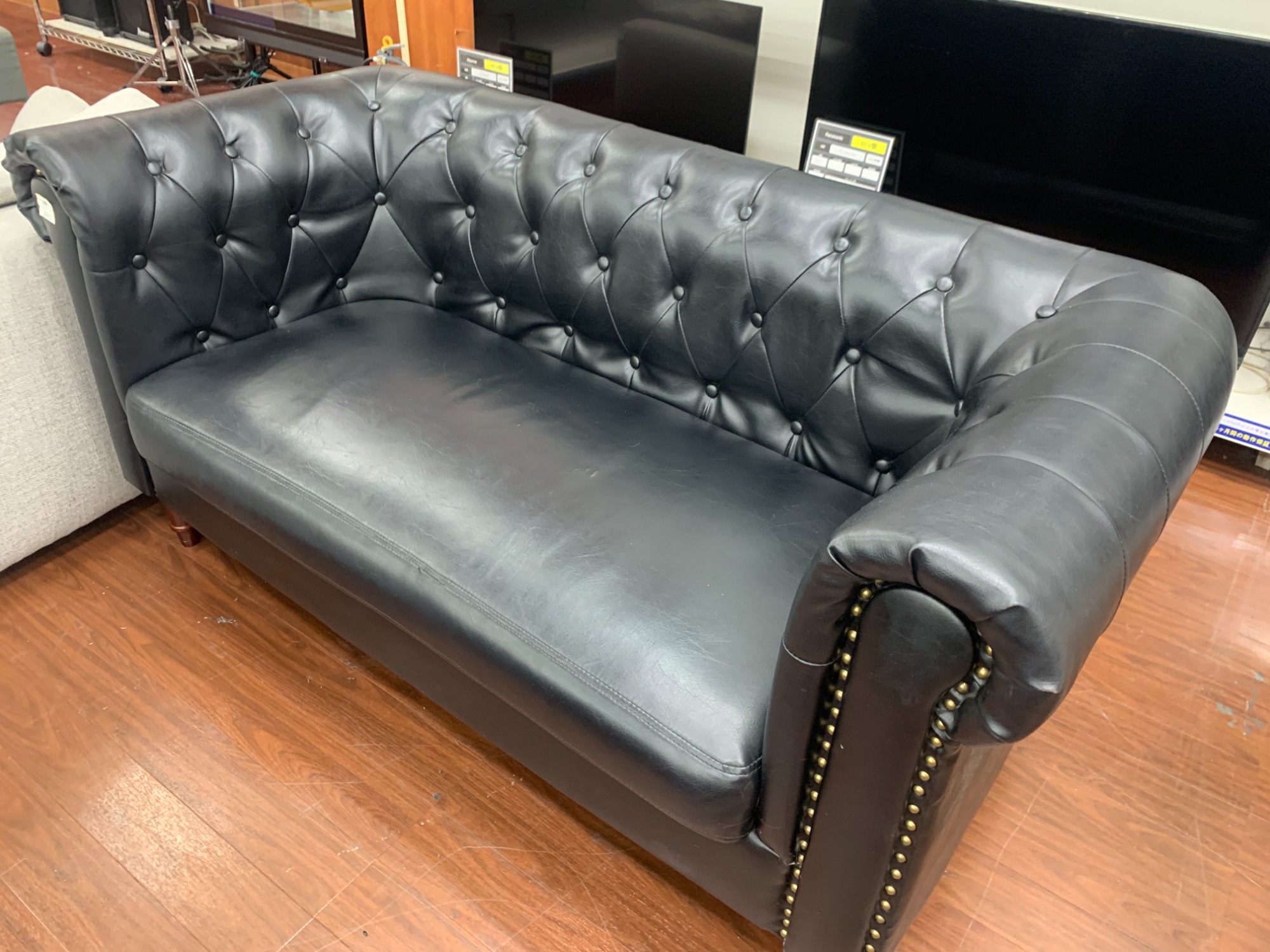 チェスターフィールドソファー 2人掛け（ブラック）が買取入荷いたし