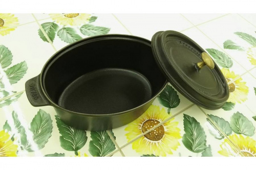 キッチン雑貨のstaub（ストウブ）
