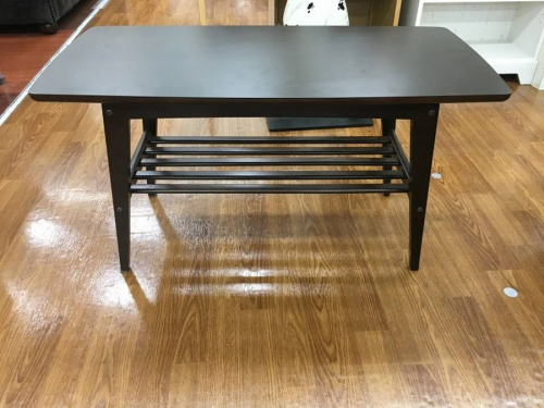 テーブルのブラウン