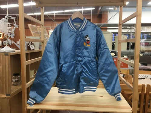 スタジャンの90Sアノラックパーカー