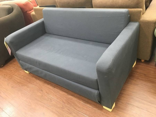 家具のテーブル
