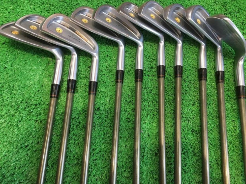 スポーツ用品のゴルフ