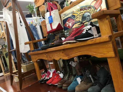 レディースファッションの夏物売場