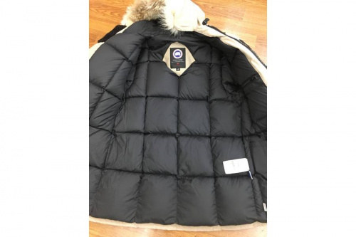 ダウンのカナダグース