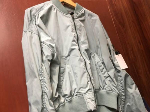 トップスのジャケット