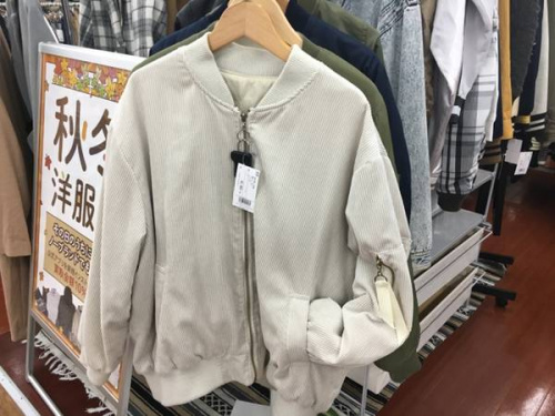レディースファッションのMA-1