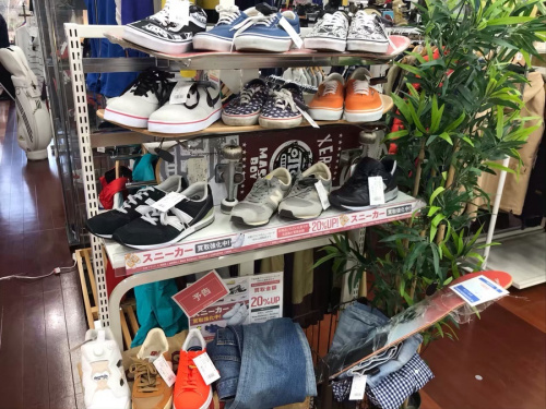 所沢衣類 アパレルのスニーカー　