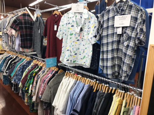 シャツの夏物売場