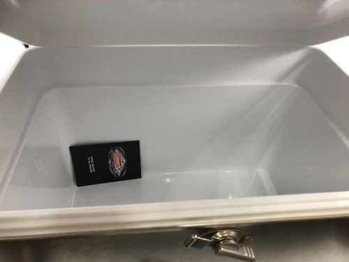 Colemanのクーラーボックス　所沢