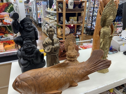 木彫り　の銅像