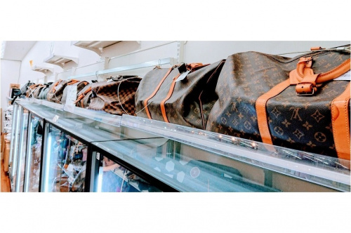 LOUIS VUITTONの所沢　ブランド品