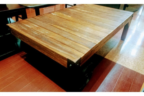 所沢　家具のテーブル