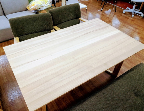 テーブルの秋津　家具