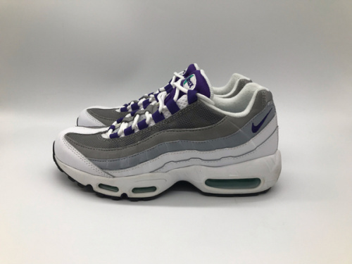 スニーカーのNIKE(ナイキ）中古