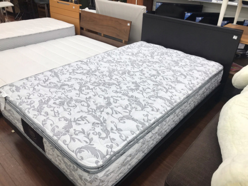 家具のベッド
